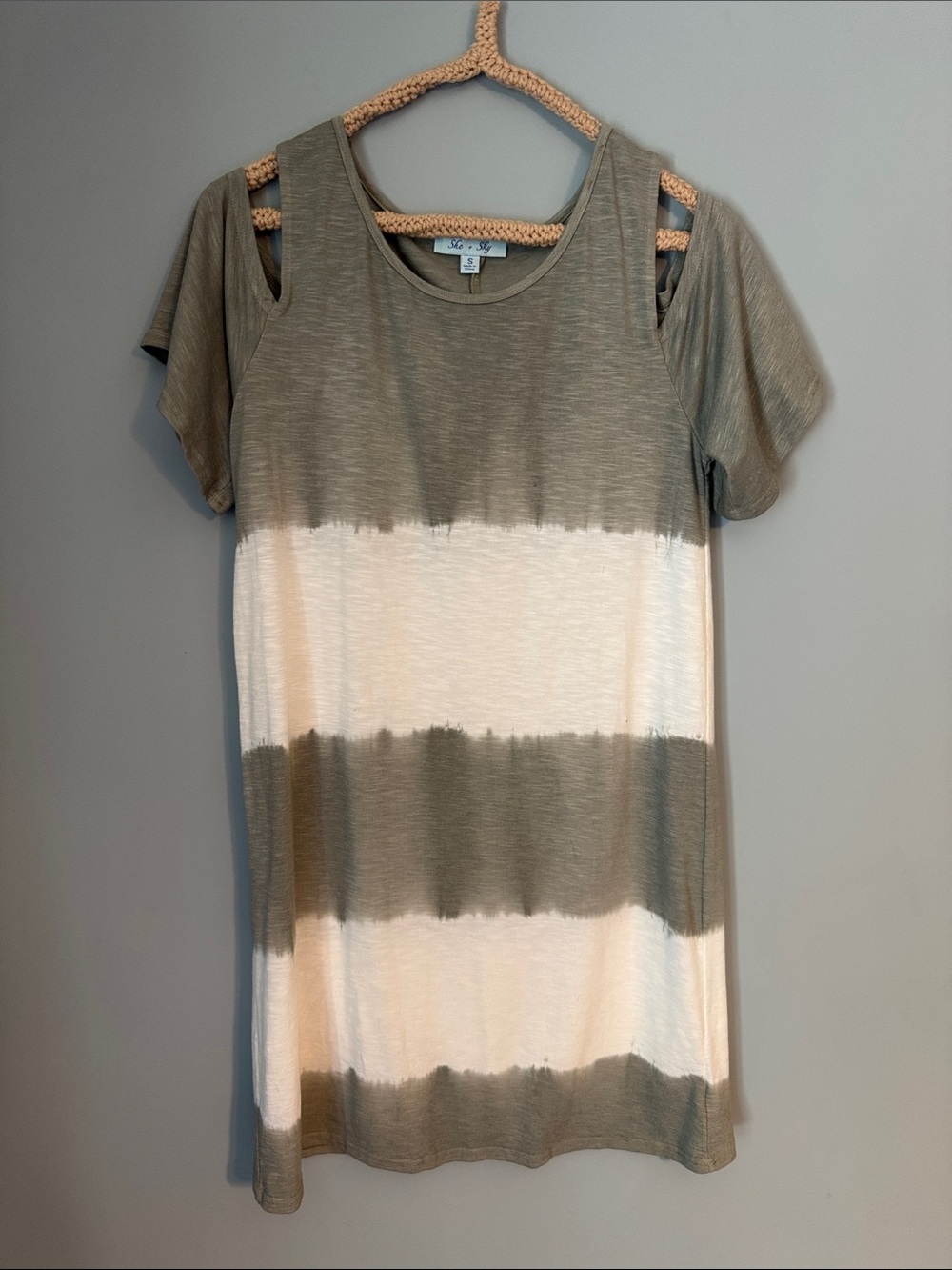She + Sky Gray and White Cold-Shoulder Short Sleeve Dress